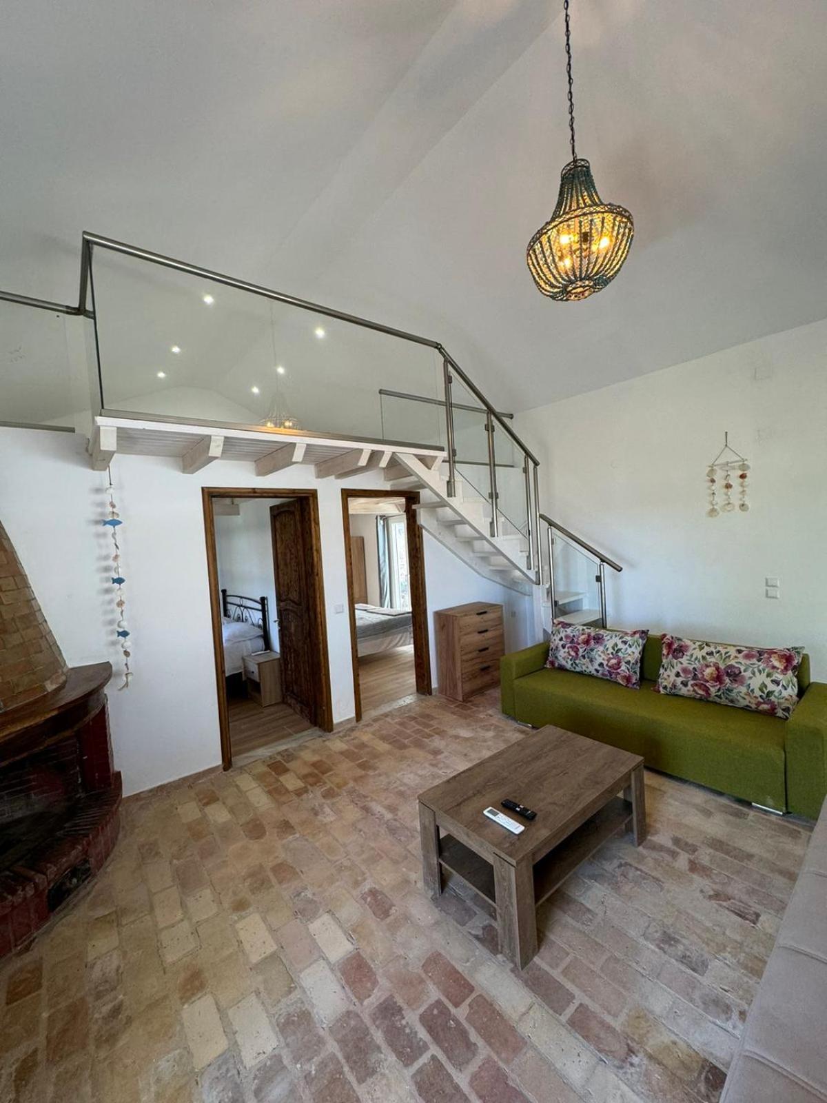 Alex's seafront vacation house view 5