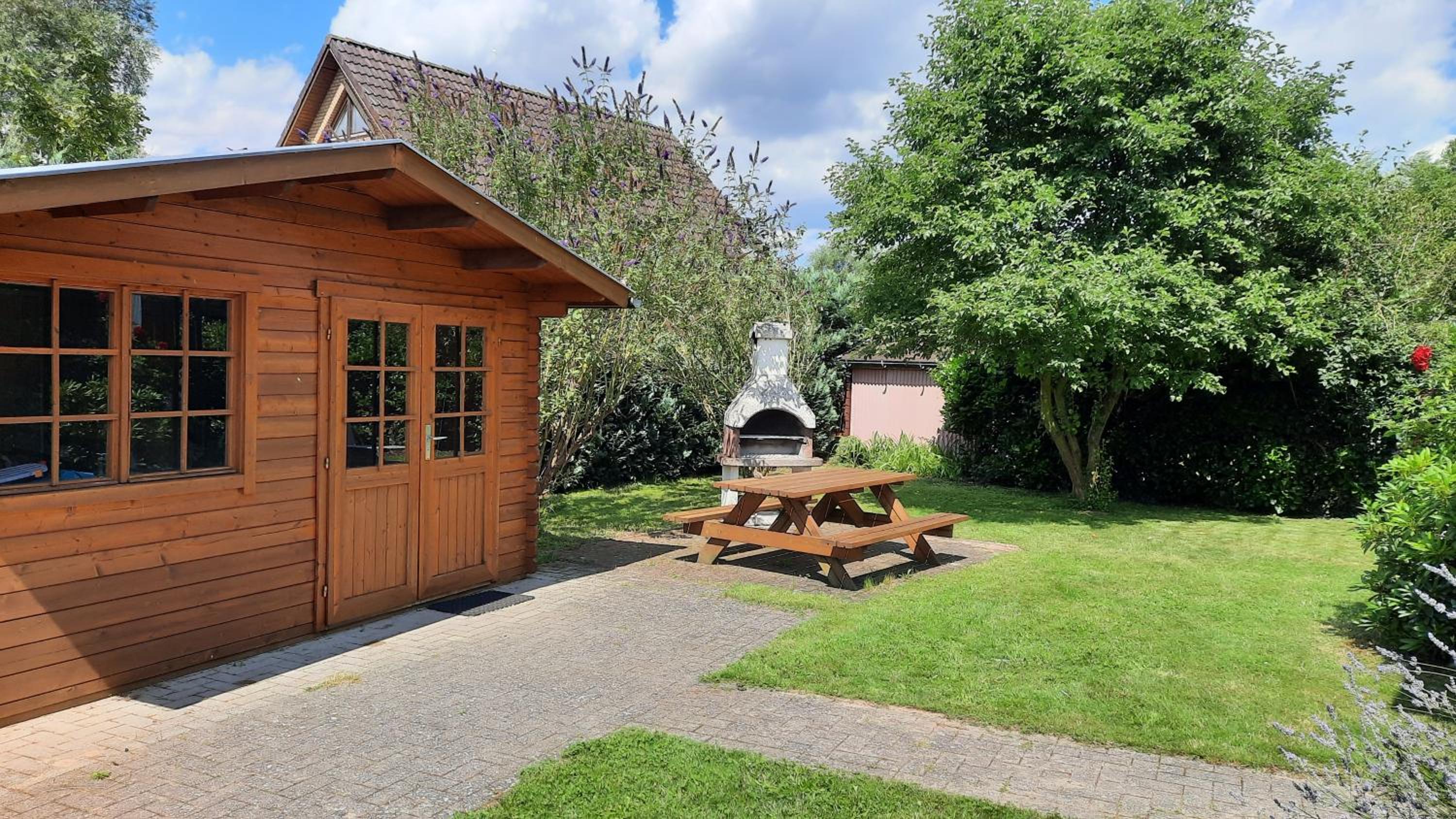 Ferienhaus Sasse Ferienwohnungen mit Garten & Grill