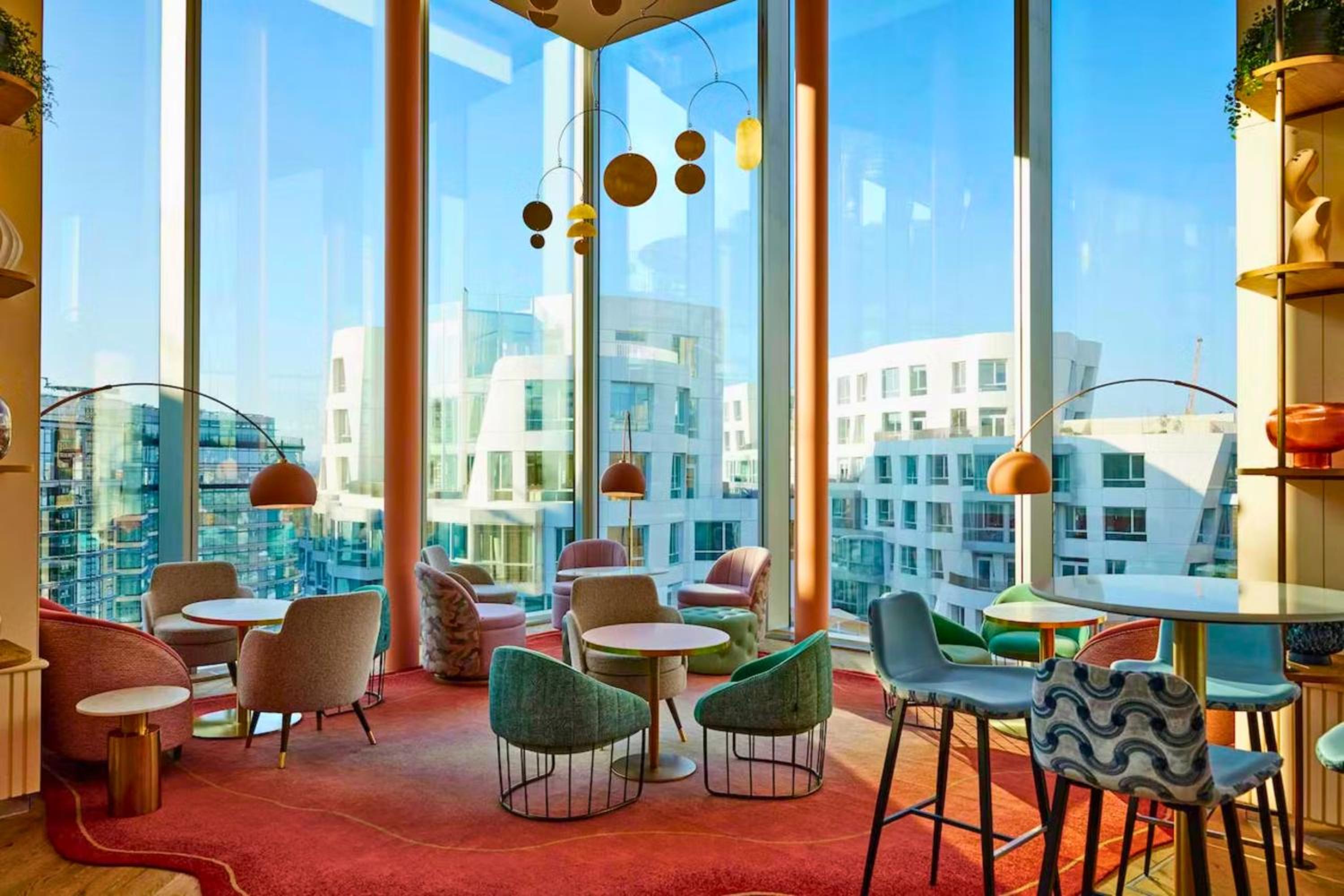 Chelsea Bridge 2b2b balcony 1GB superfast wifi - LuxuryLondonStays