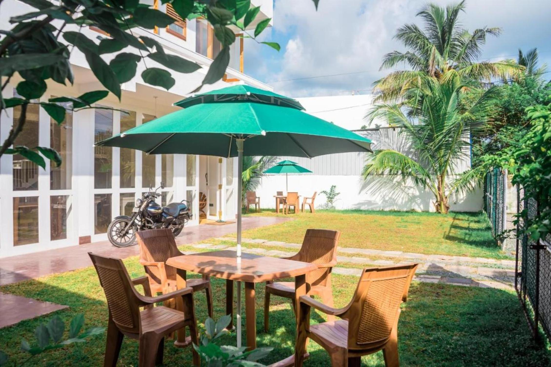 Downtown Hostels Mirissa view 5
