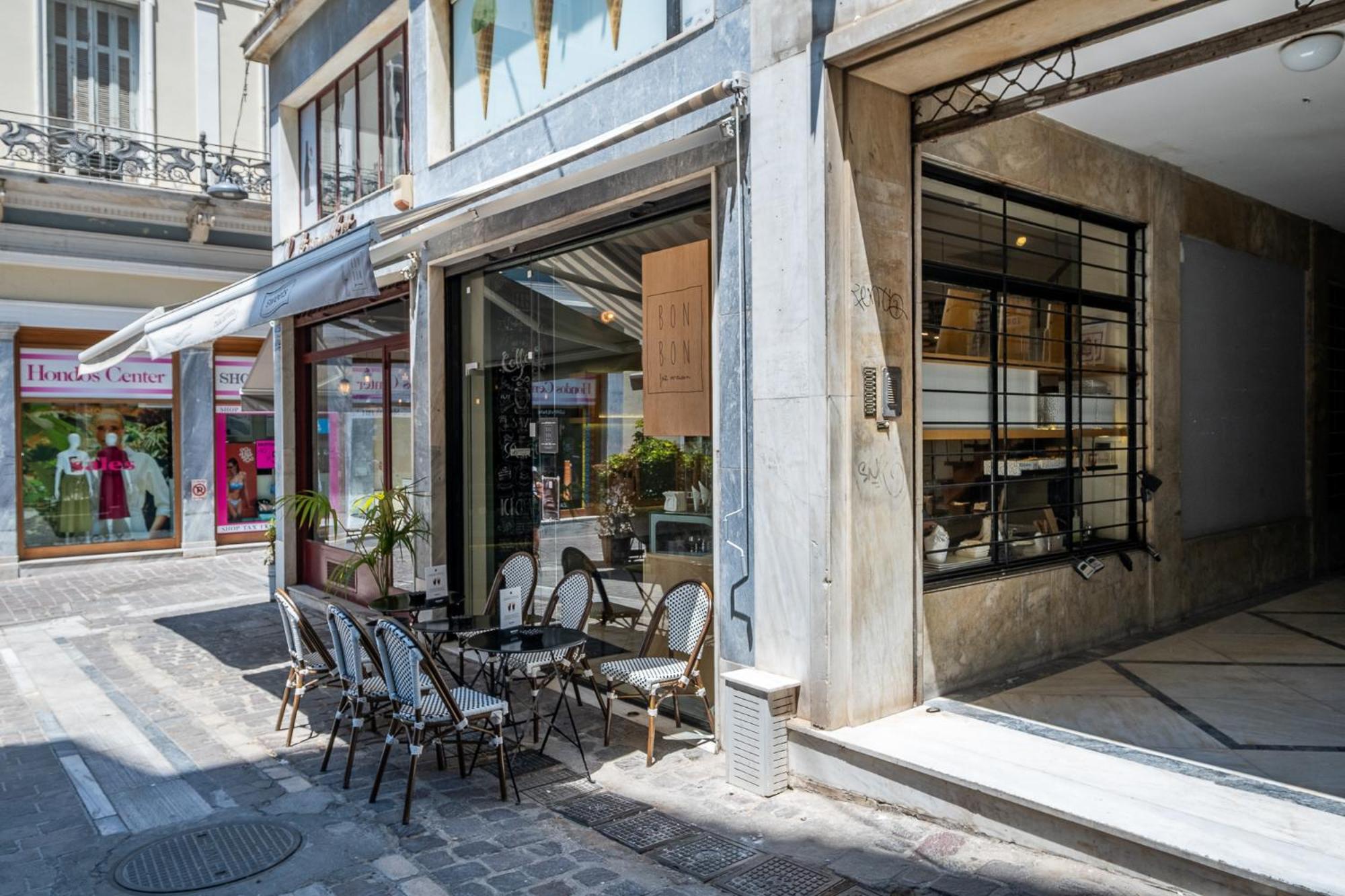 Athensis Acropolis View next to Ermou street!