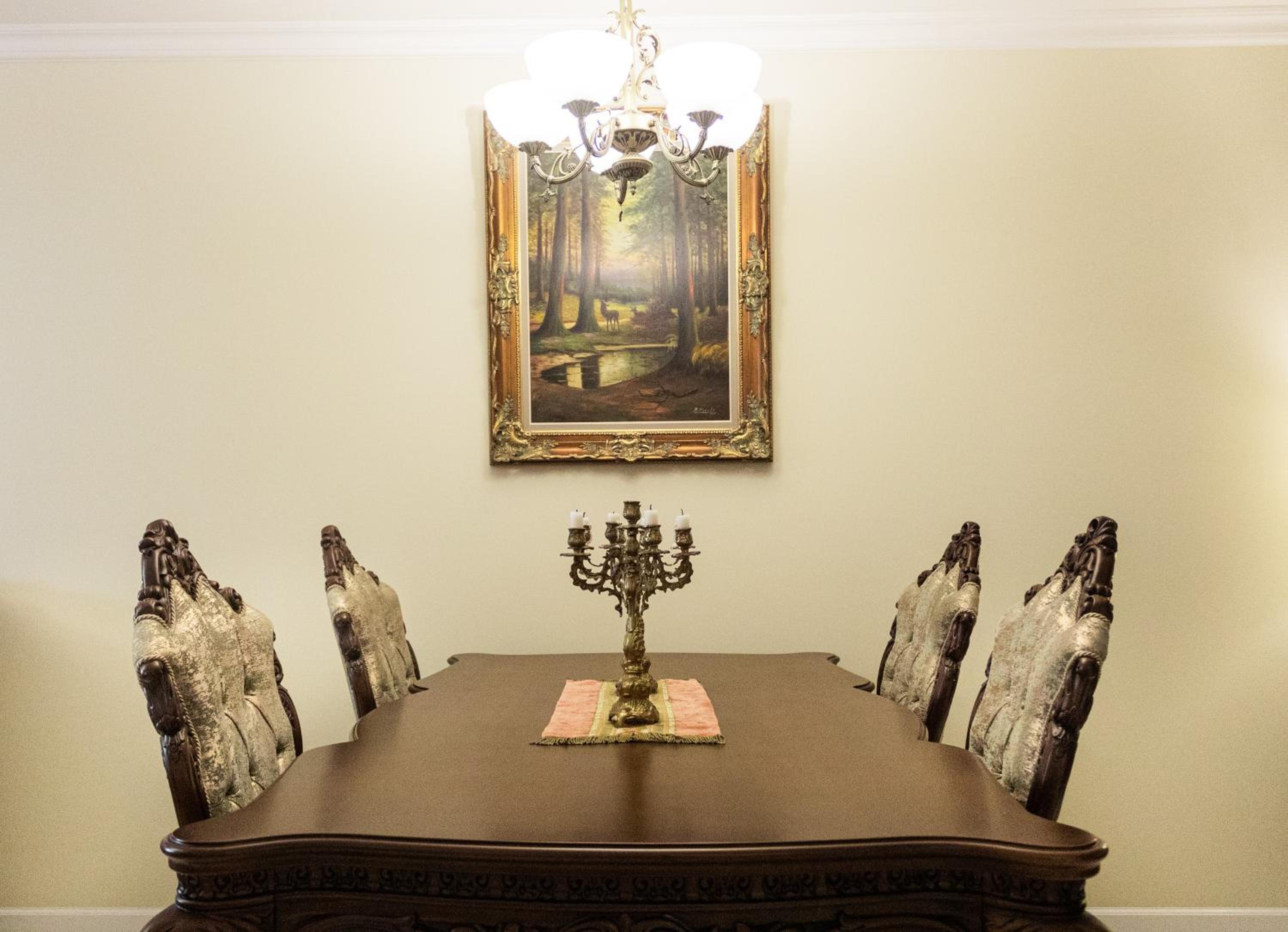 Central Luxury Antique Apartment