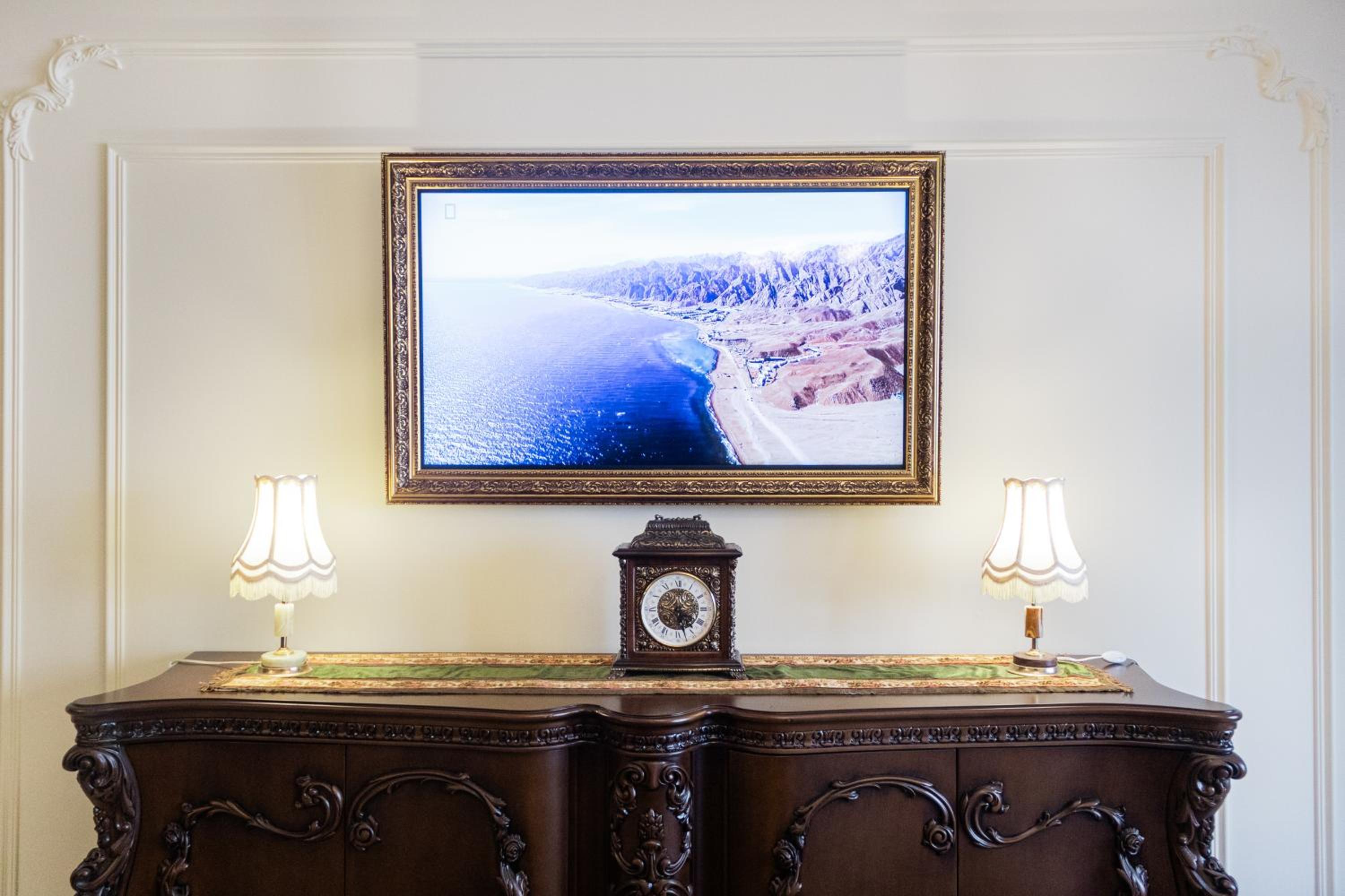 Central Luxury Antique Apartment
