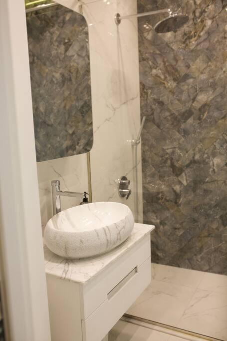 Stylish Stay in White City