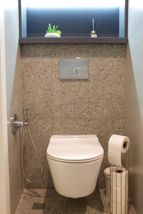 Stylish Stay in White City