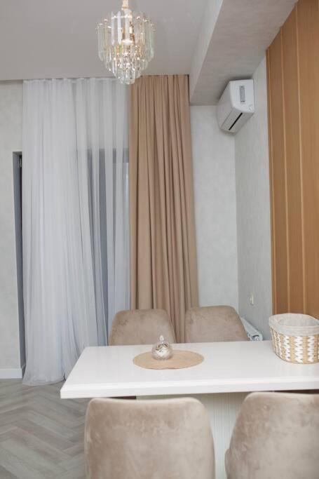 Stylish Stay in White City
