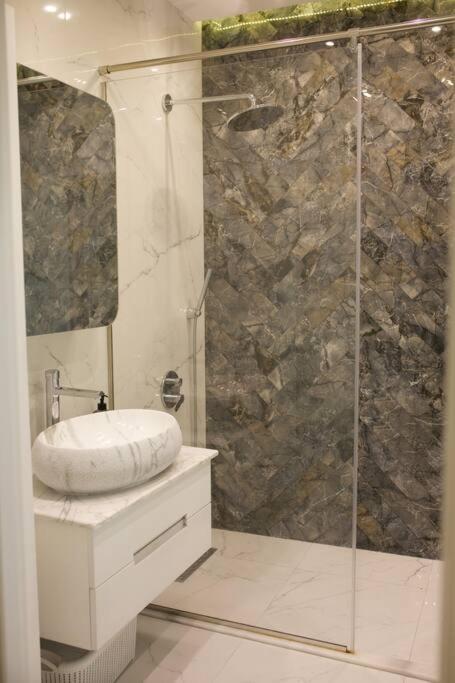 Stylish Stay in White City