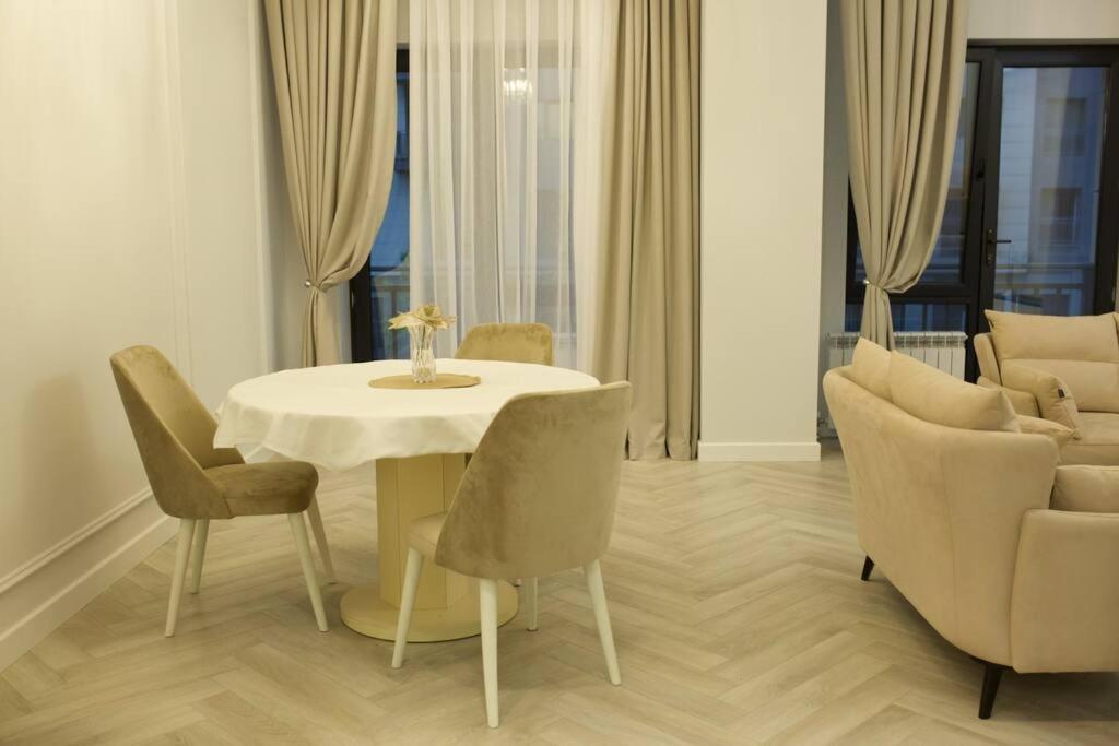 Stylish Stay in White City