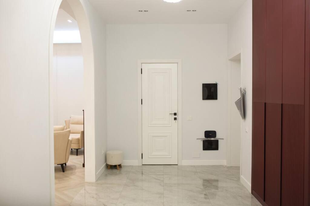 Stylish Stay in White City