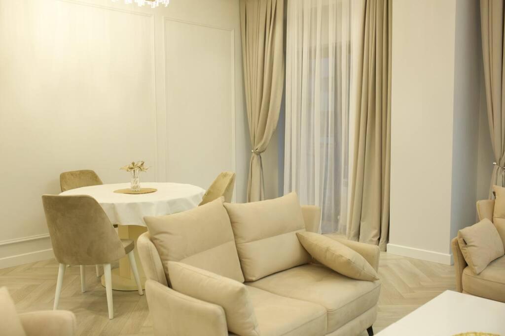 Stylish Stay in White City