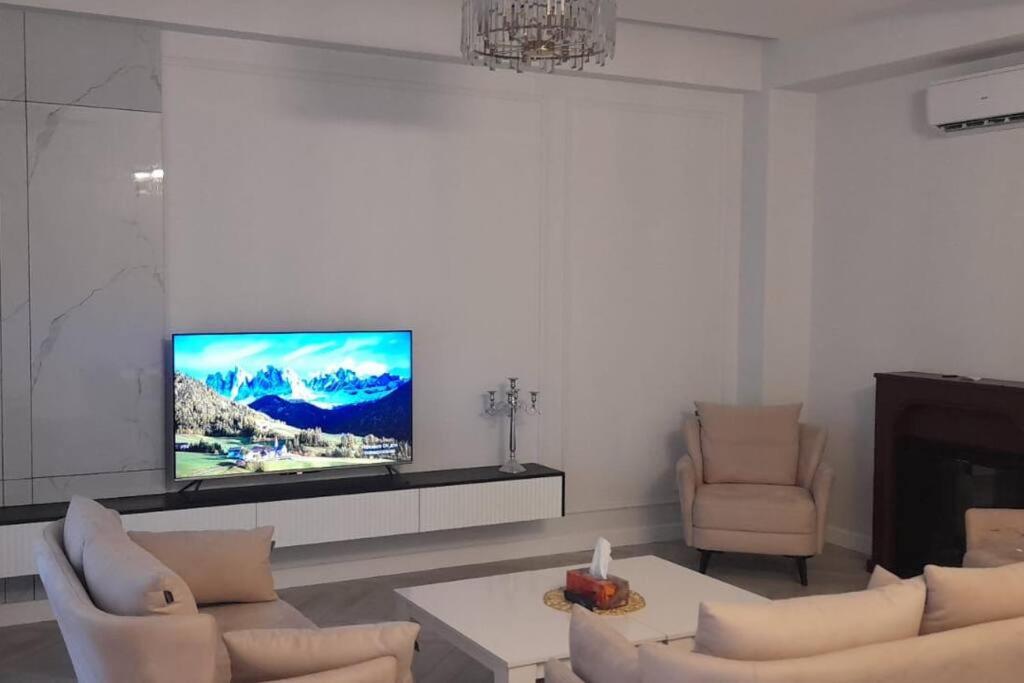 Stylish Stay in White City