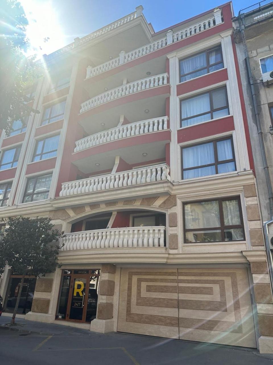 Central Luxury Antique Apartment