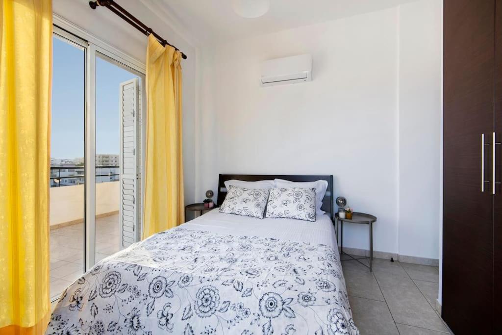 City Center Top Floor Big Balcony 2BR Close to the Beach