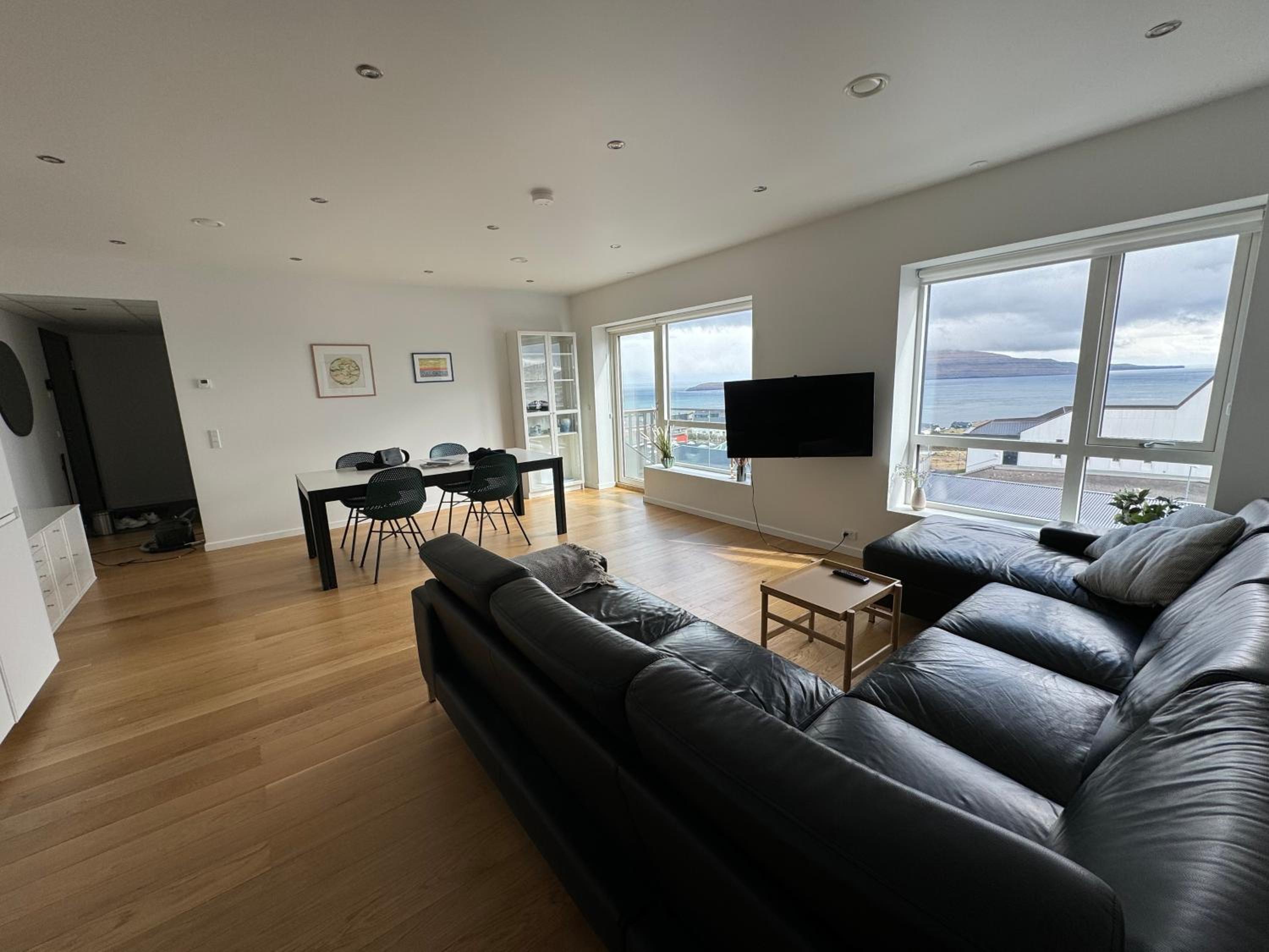 Oceanview Getaway Apartment with Sweeping Views