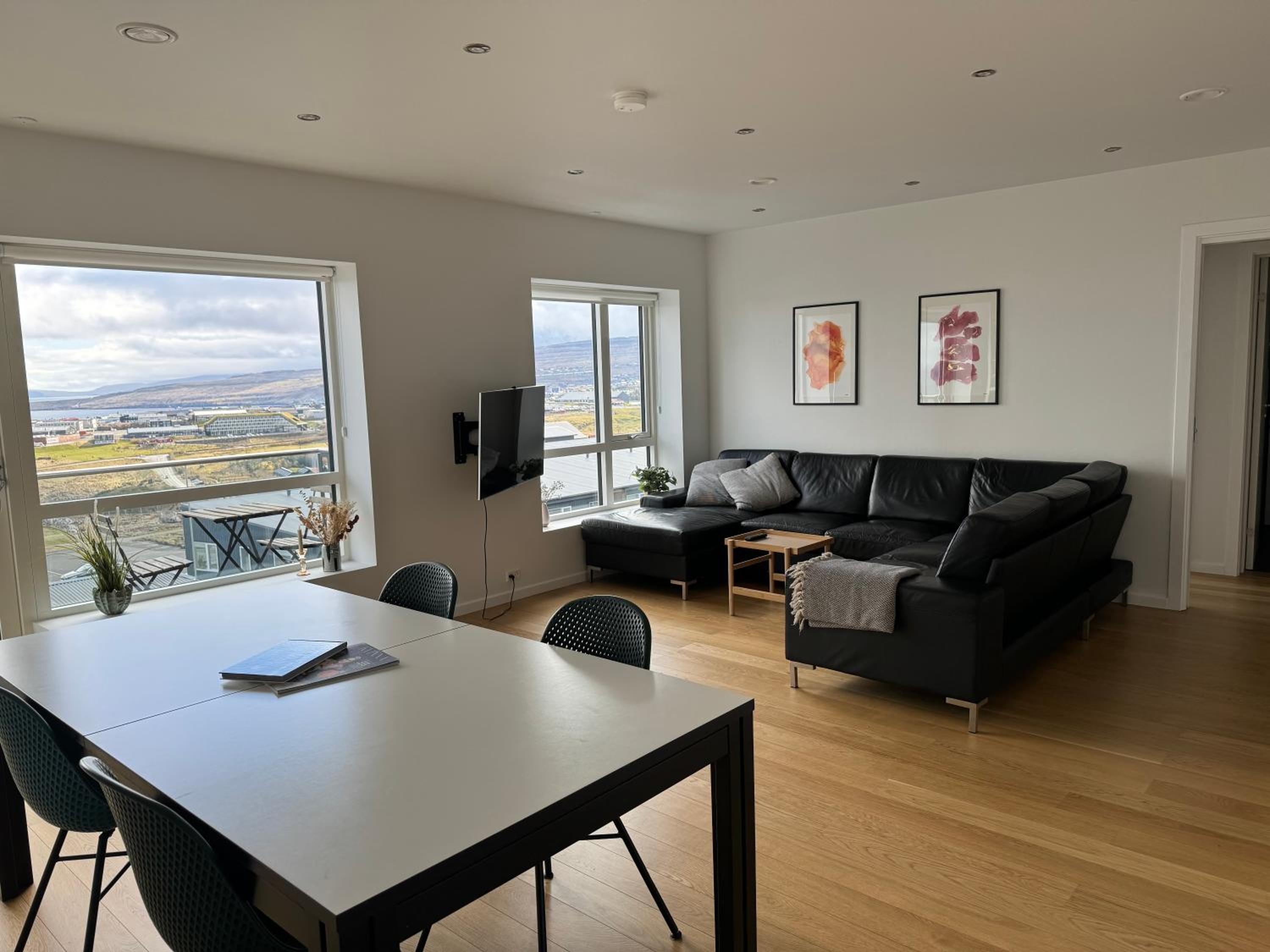 Oceanview Getaway Apartment with Sweeping Views