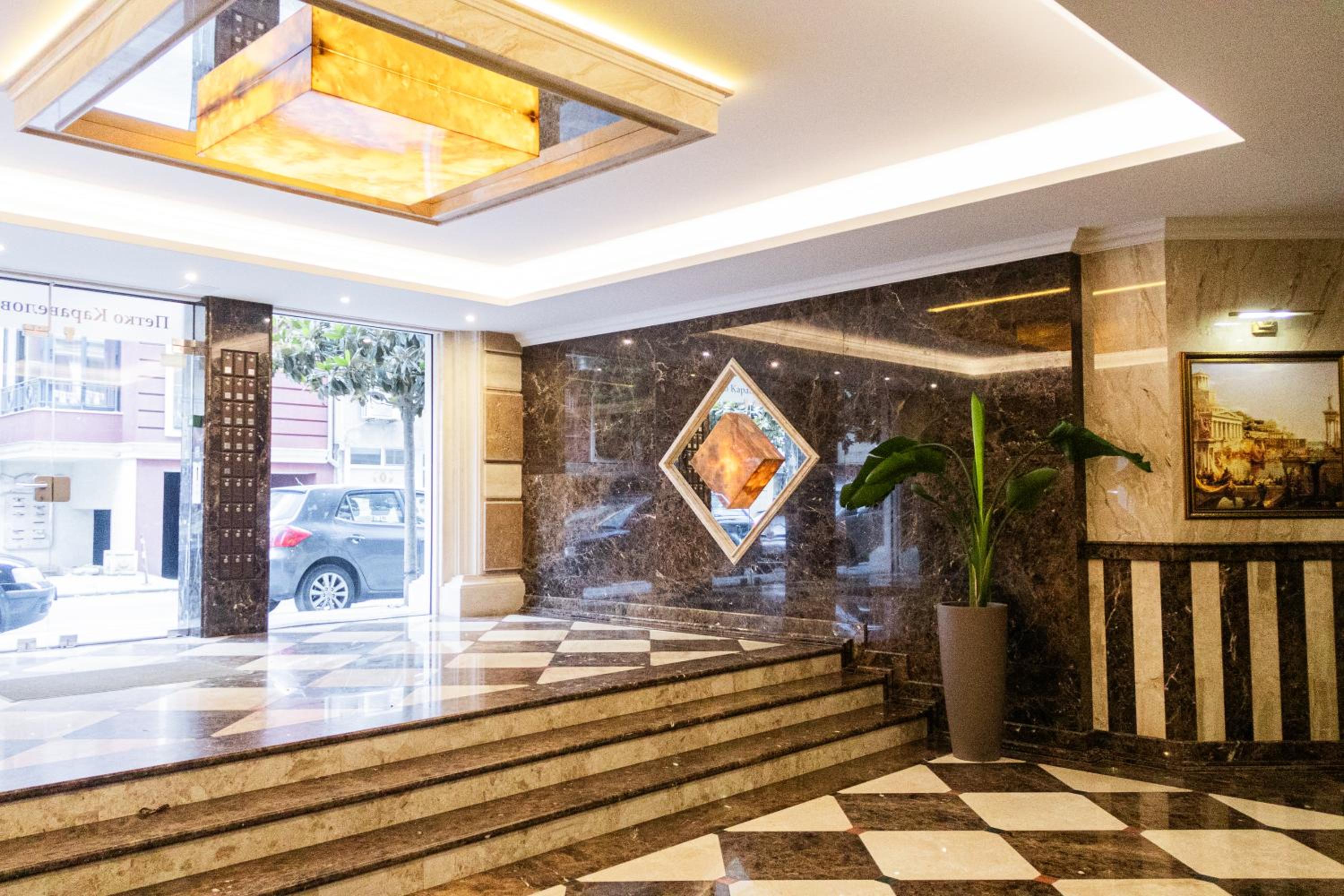 Central Luxury Antique Apartment