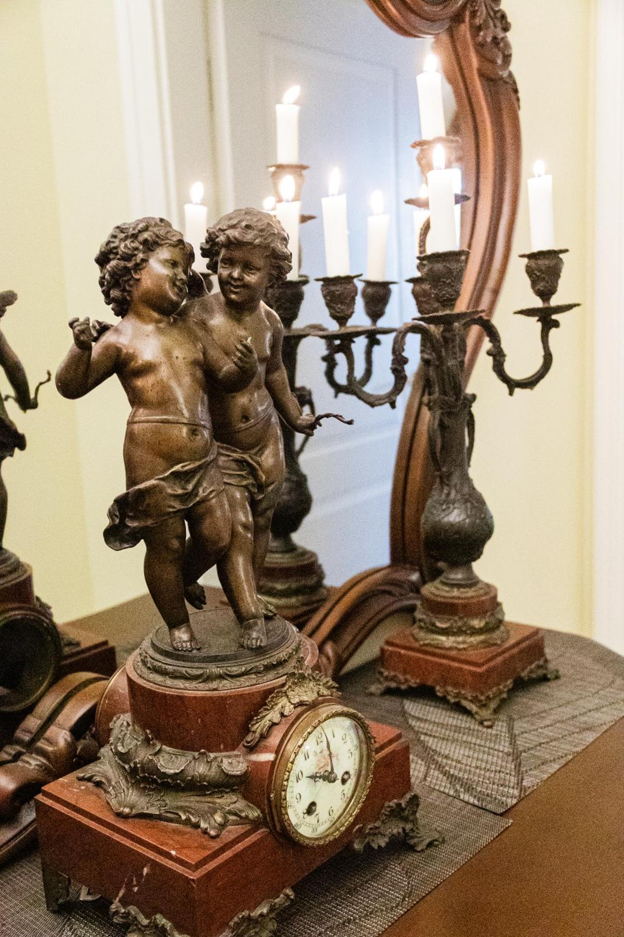 Central Luxury Antique Apartment