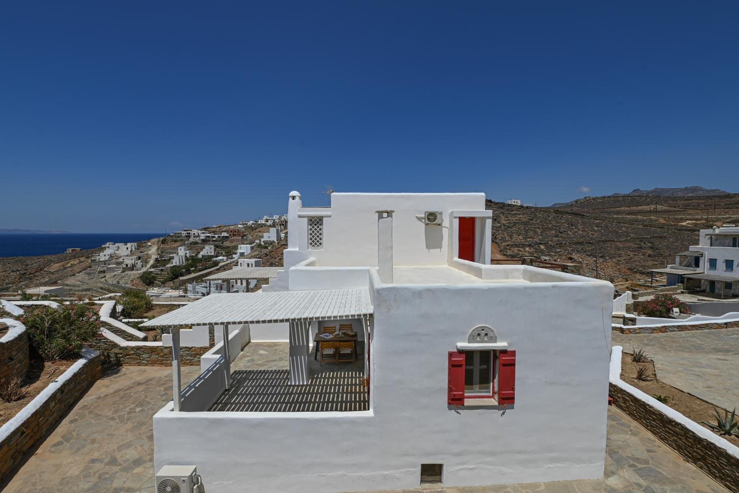 Le bleu de Tinos view 2