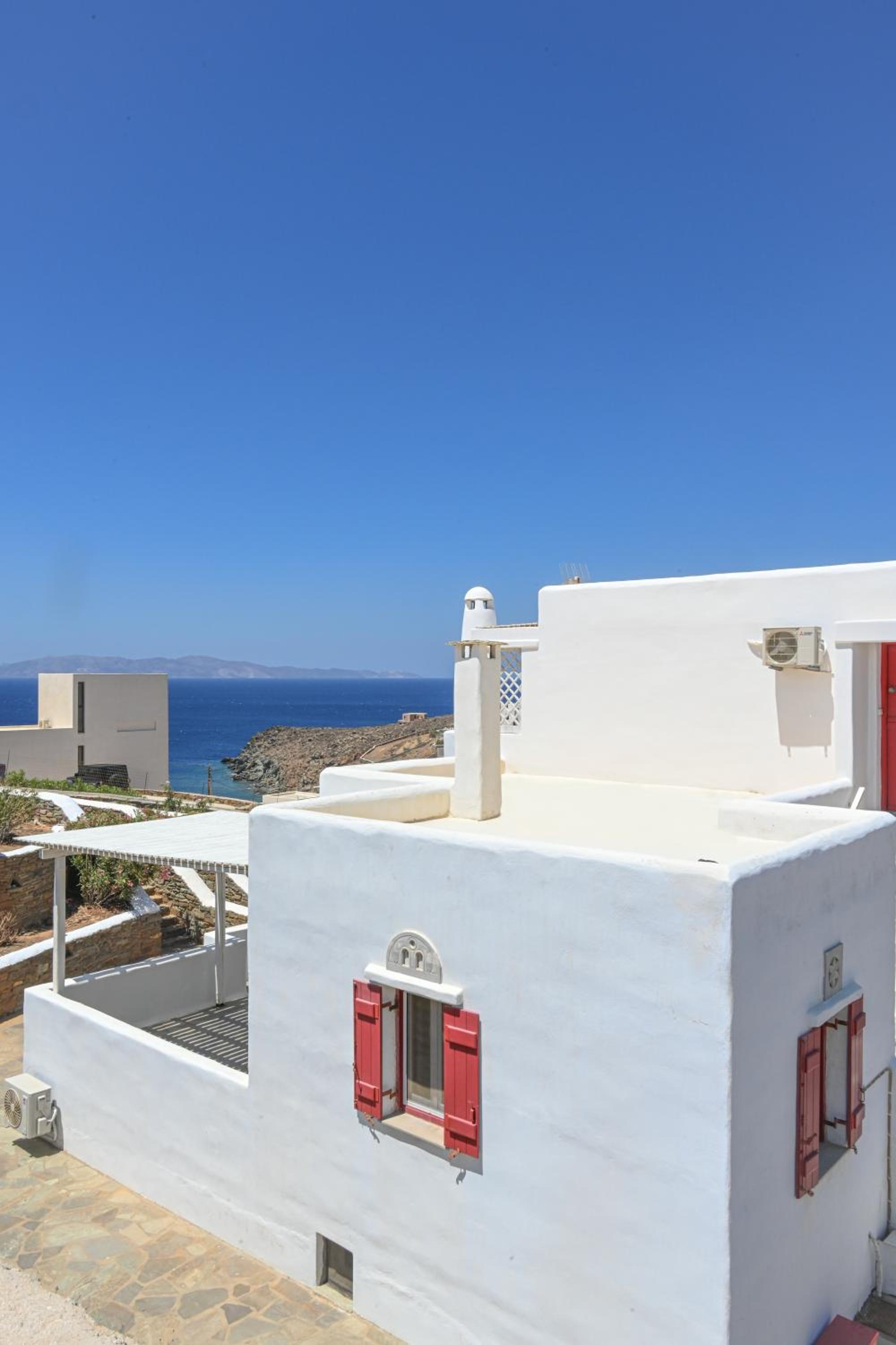 Le bleu de Tinos view 3