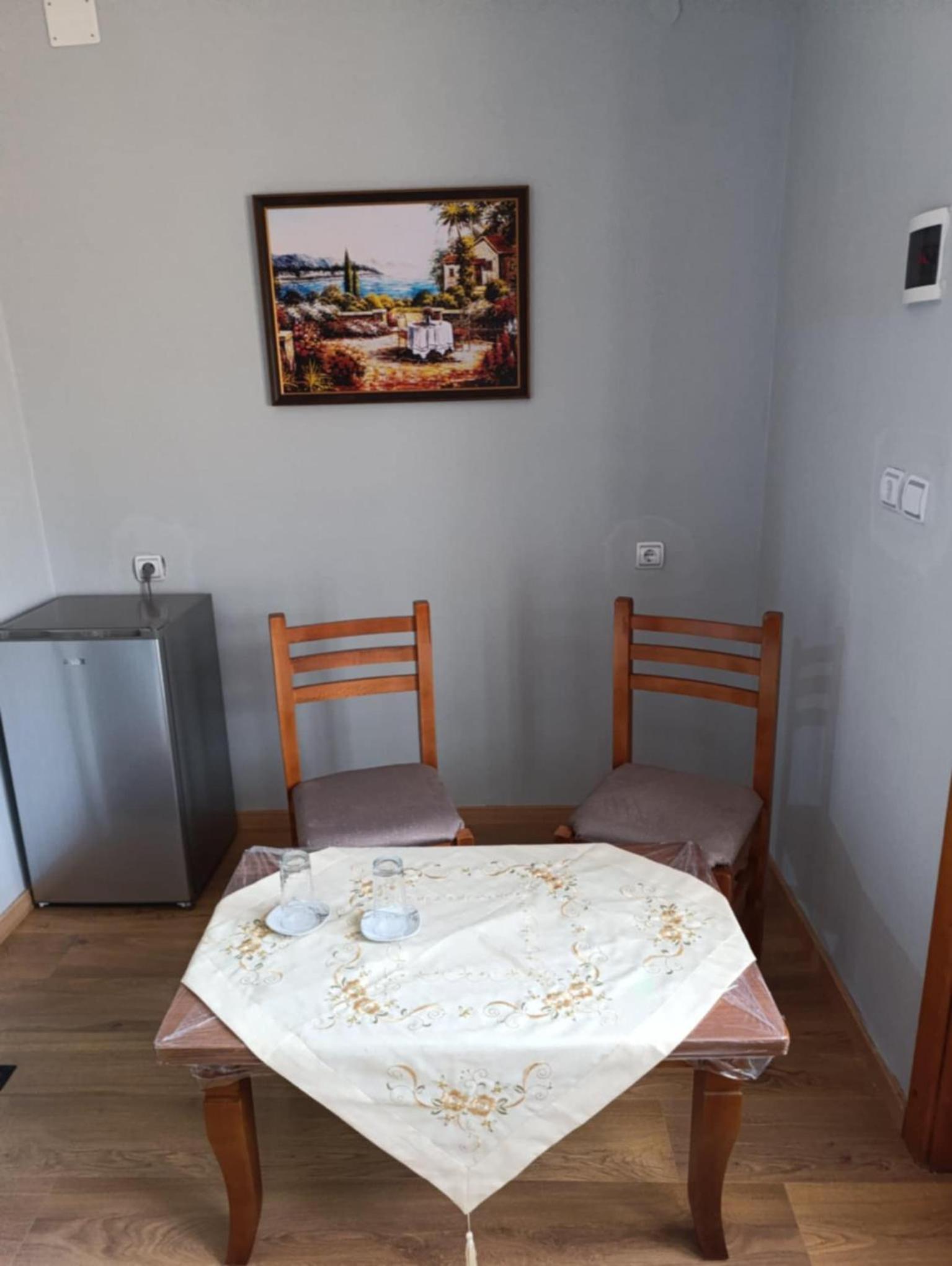 2BR Lakeside Harmony & Balcony - Pogradec, Lake Ohrid