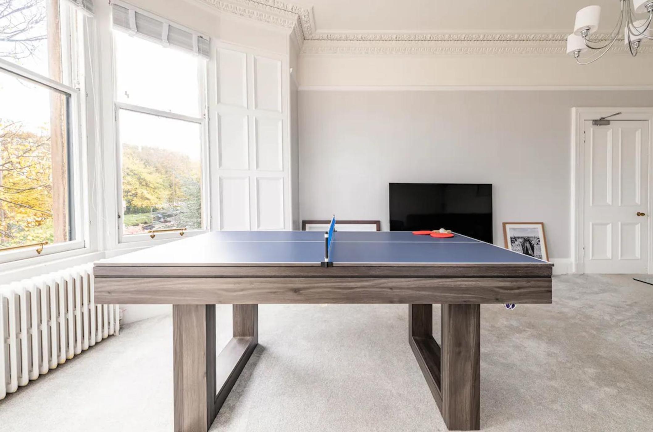 Luxury Victorian 5 bedroom apartment by Lady road apartments view 4