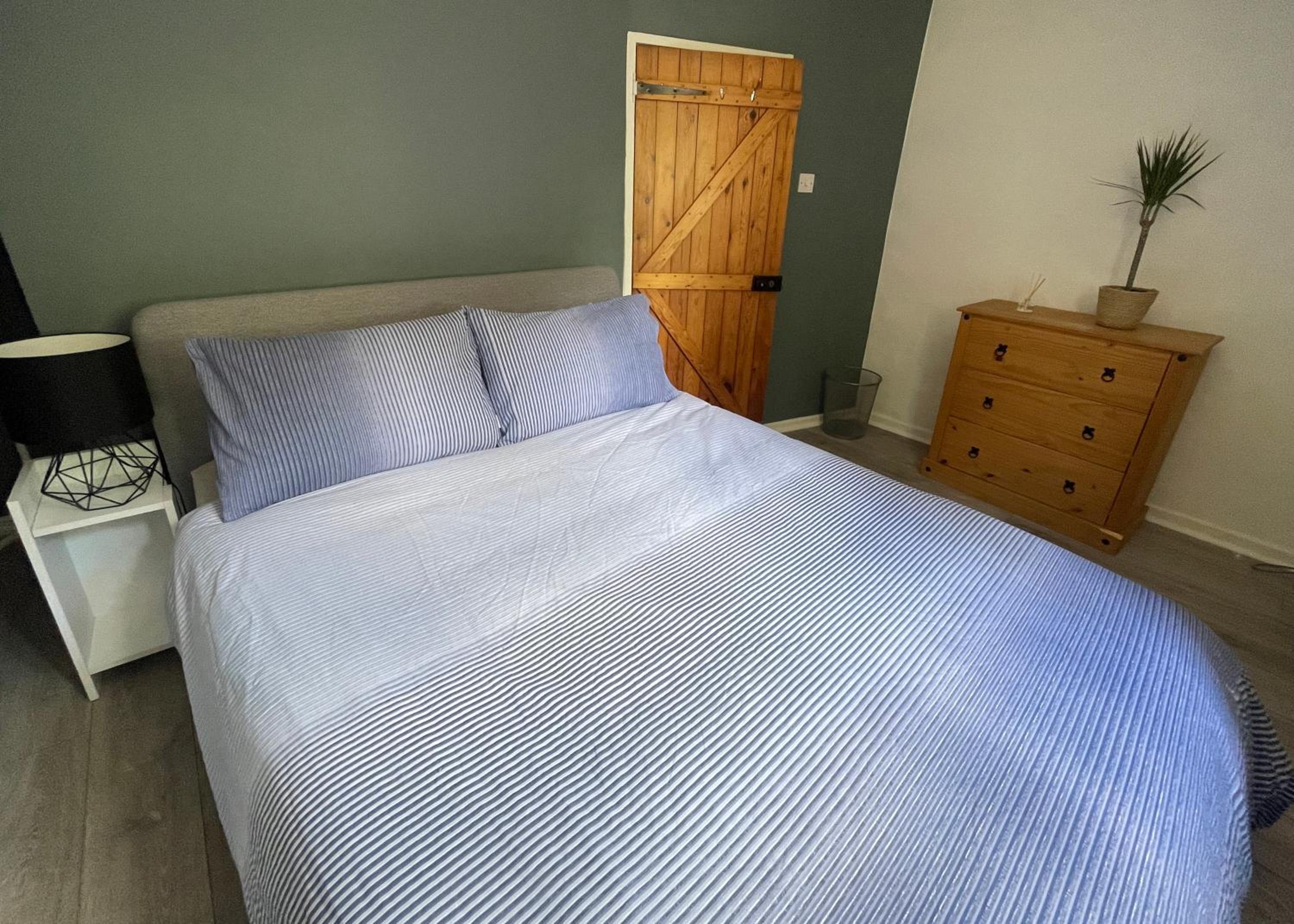 Cosy Courtyard Cottage sleeps 4 with Log Burner, close to Cambridge view 5