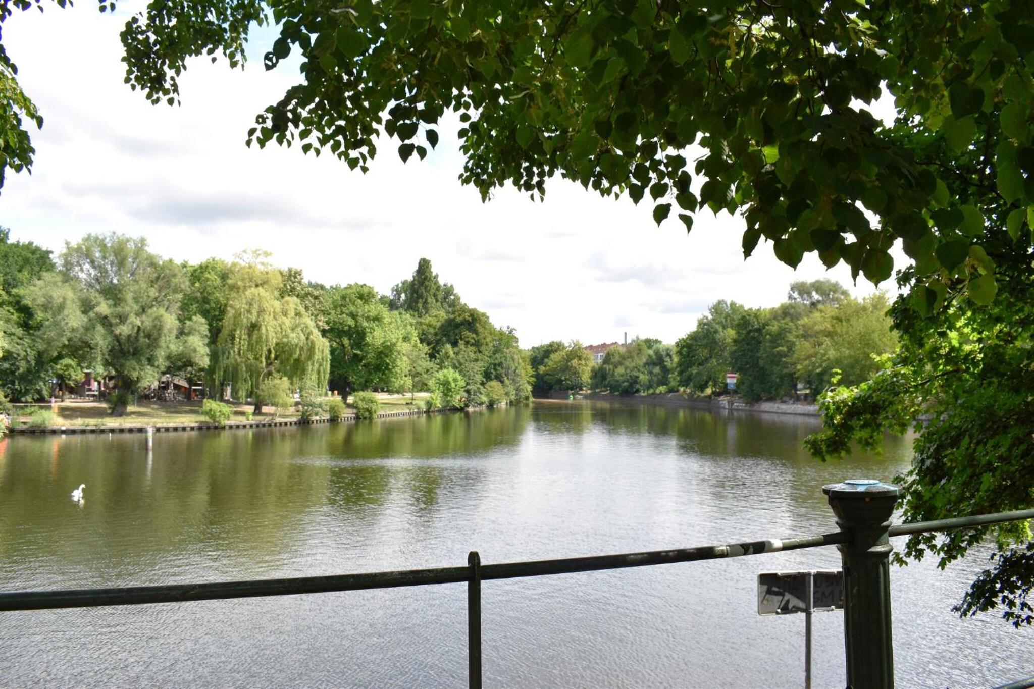 Canal-Front at Maybachufer - 80 sqm Two-Bedroom Apartment book one room or full appartment