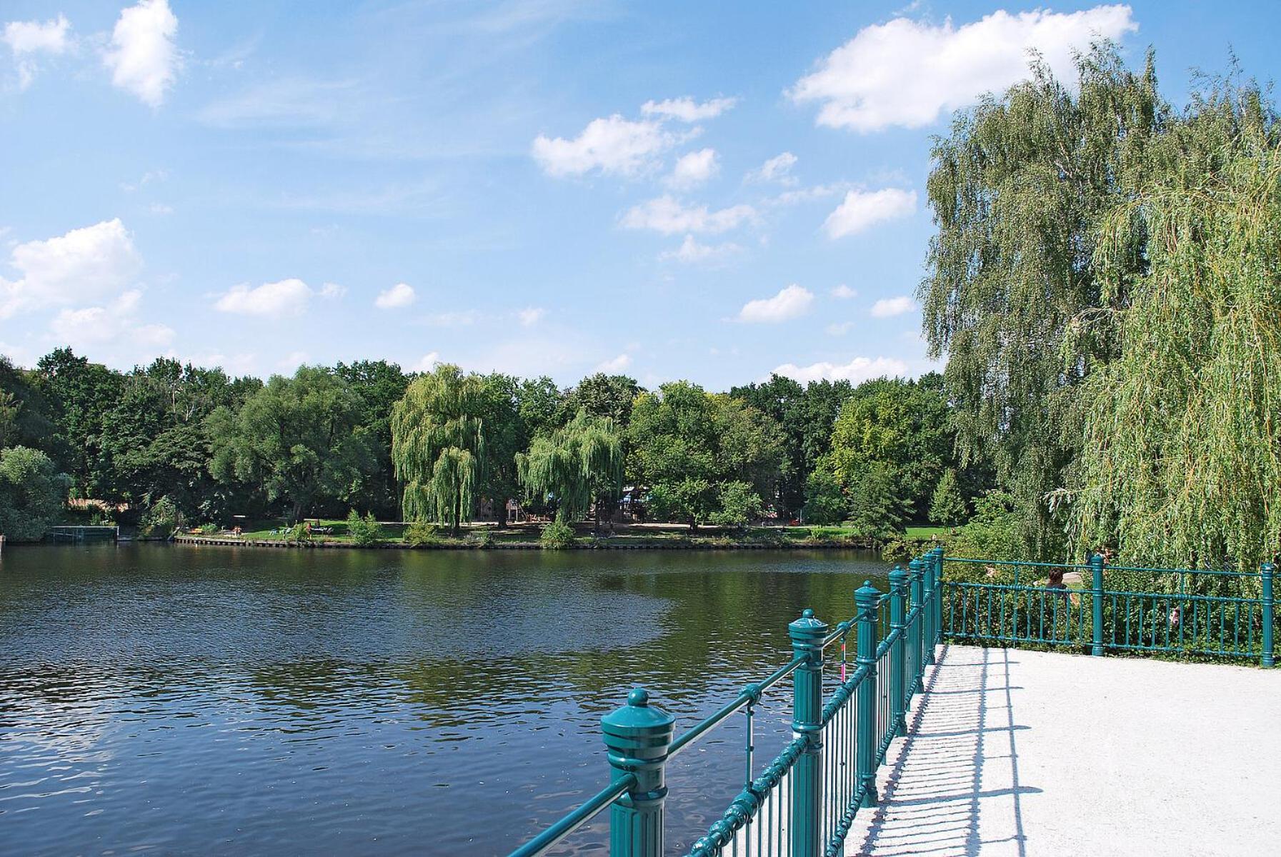 Canal-Front at Maybachufer - 80 sqm Two-Bedroom Apartment book one room or full appartment