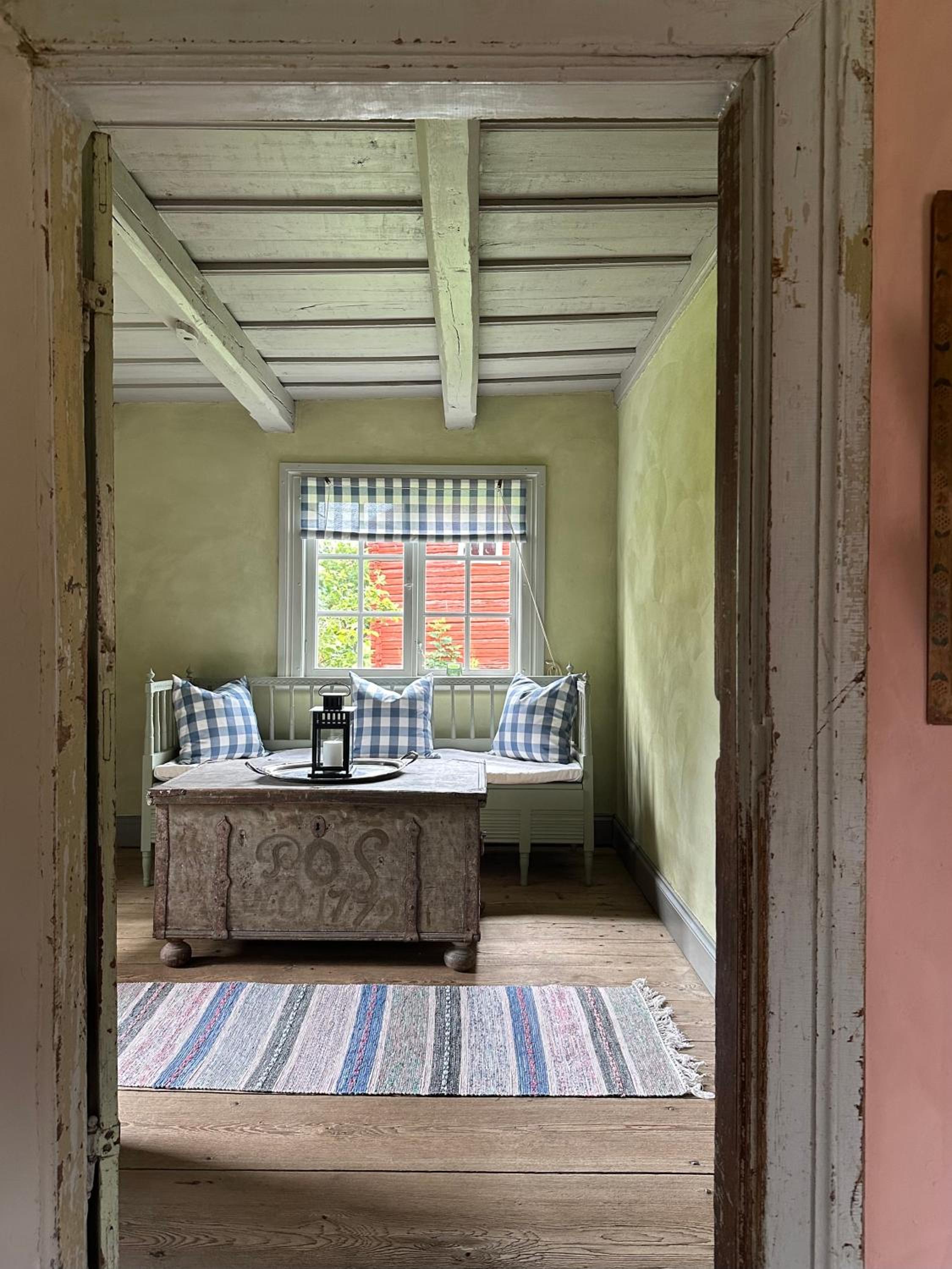 Heritage-listed country cottages view 3