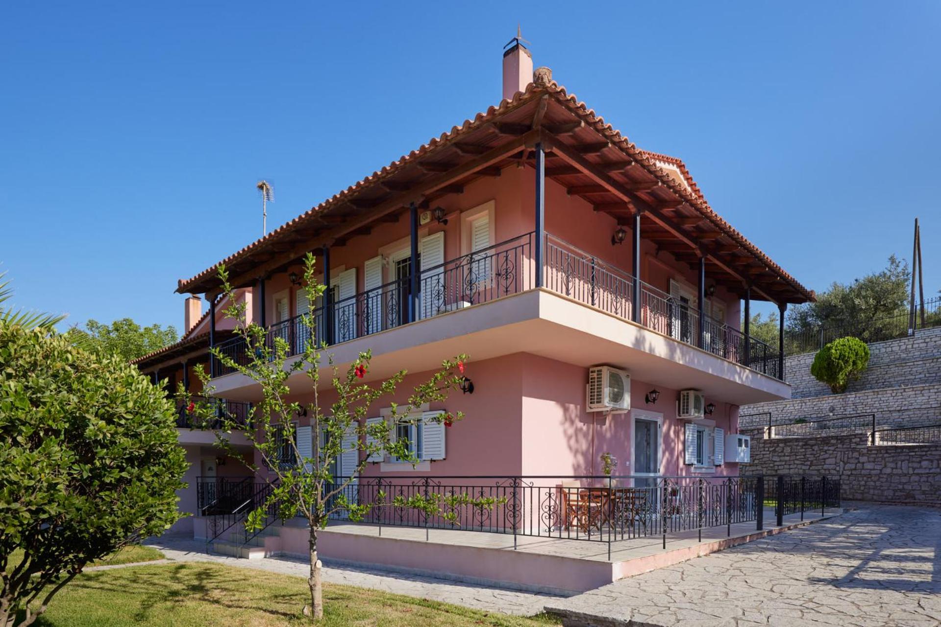 Modern retreat near Ancient Olympia and sandy beach