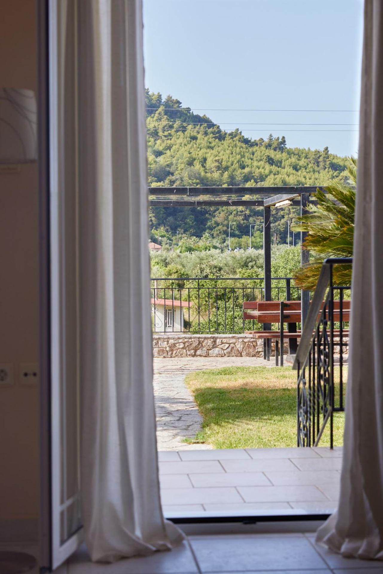 Modern retreat near Ancient Olympia and sandy beach