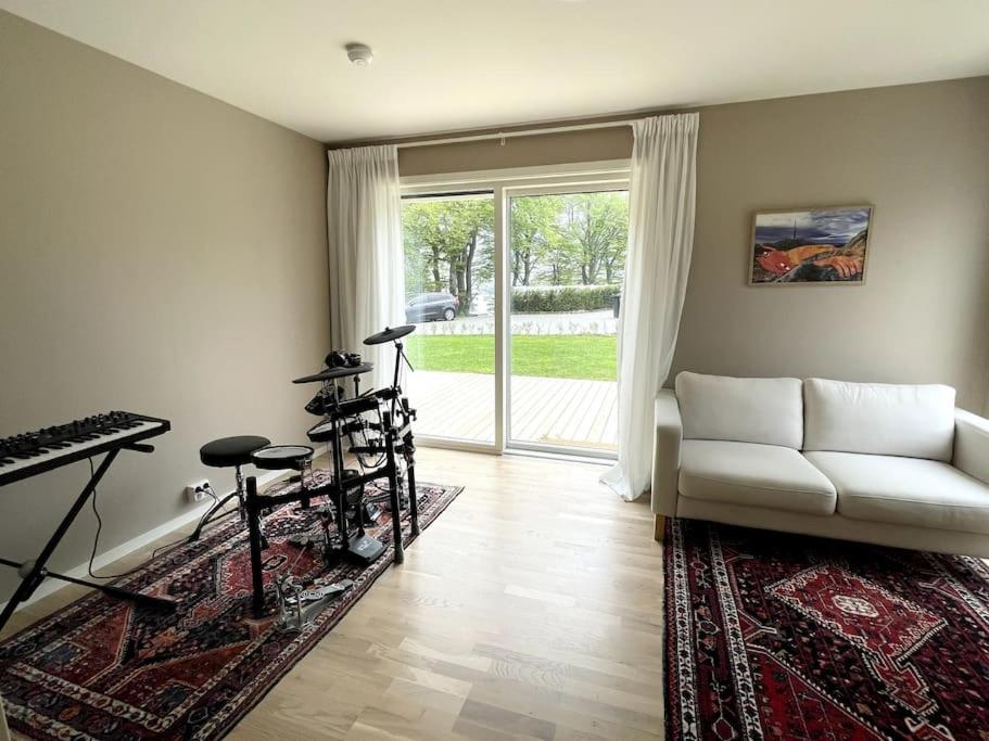Architect-designed home near ONS view 3