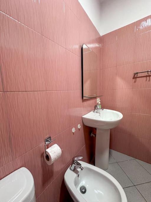 Elegant Rose City Center Oasis