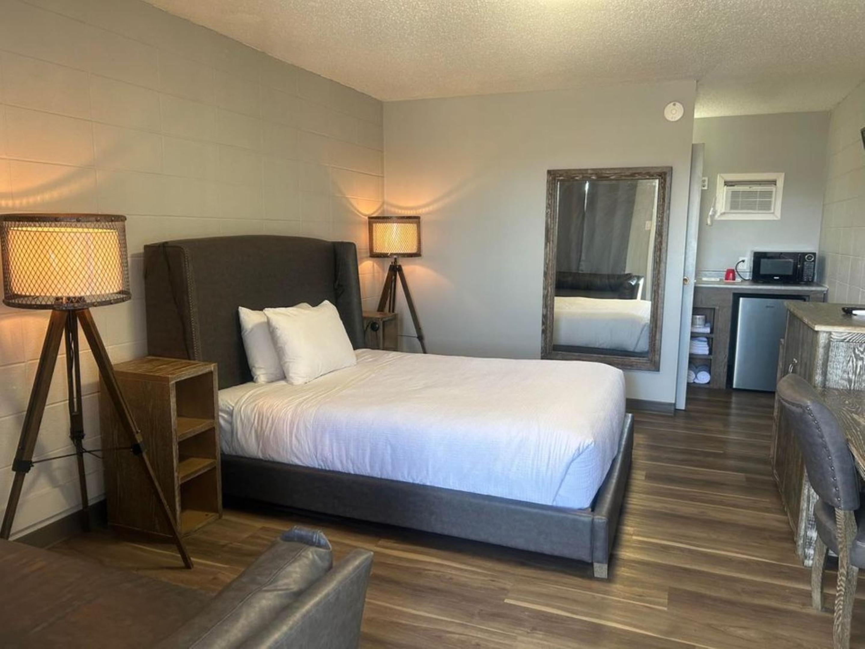Grande Prairie Vacations - Parkside Inn - Property Image 2