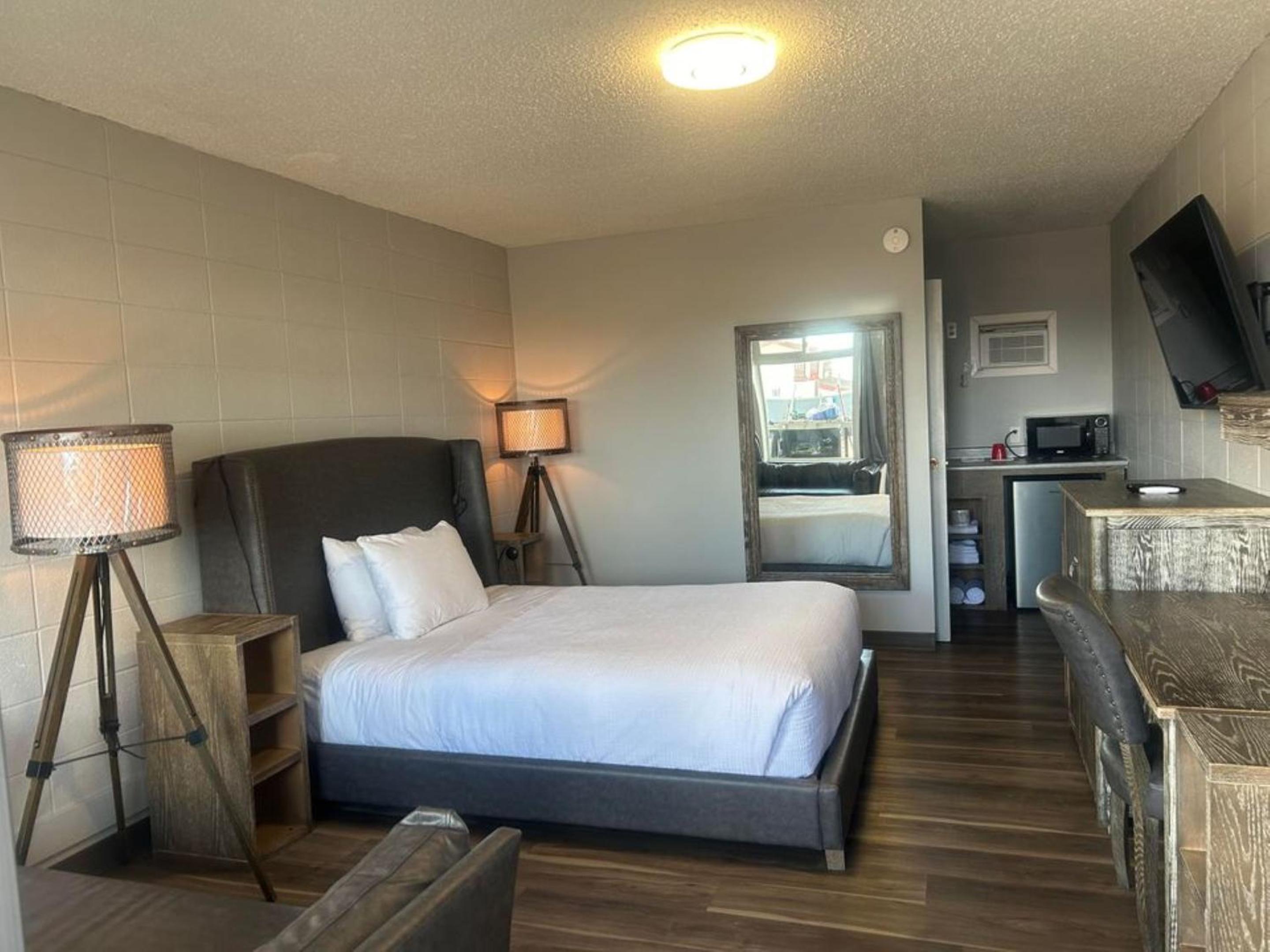Grande Prairie Vacations - Parkside Inn - Property Image 11