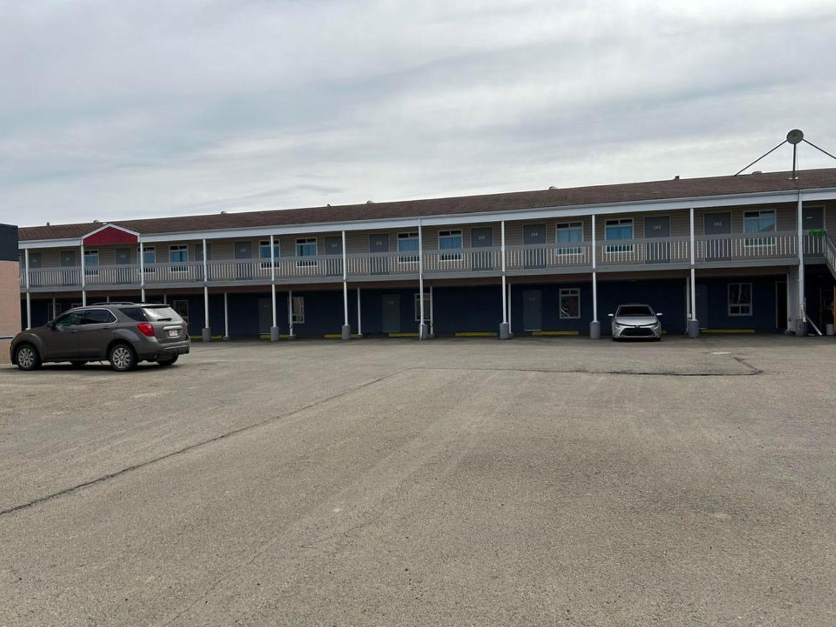 Grande Prairie Vacations - Parkside Inn - Property Image 10