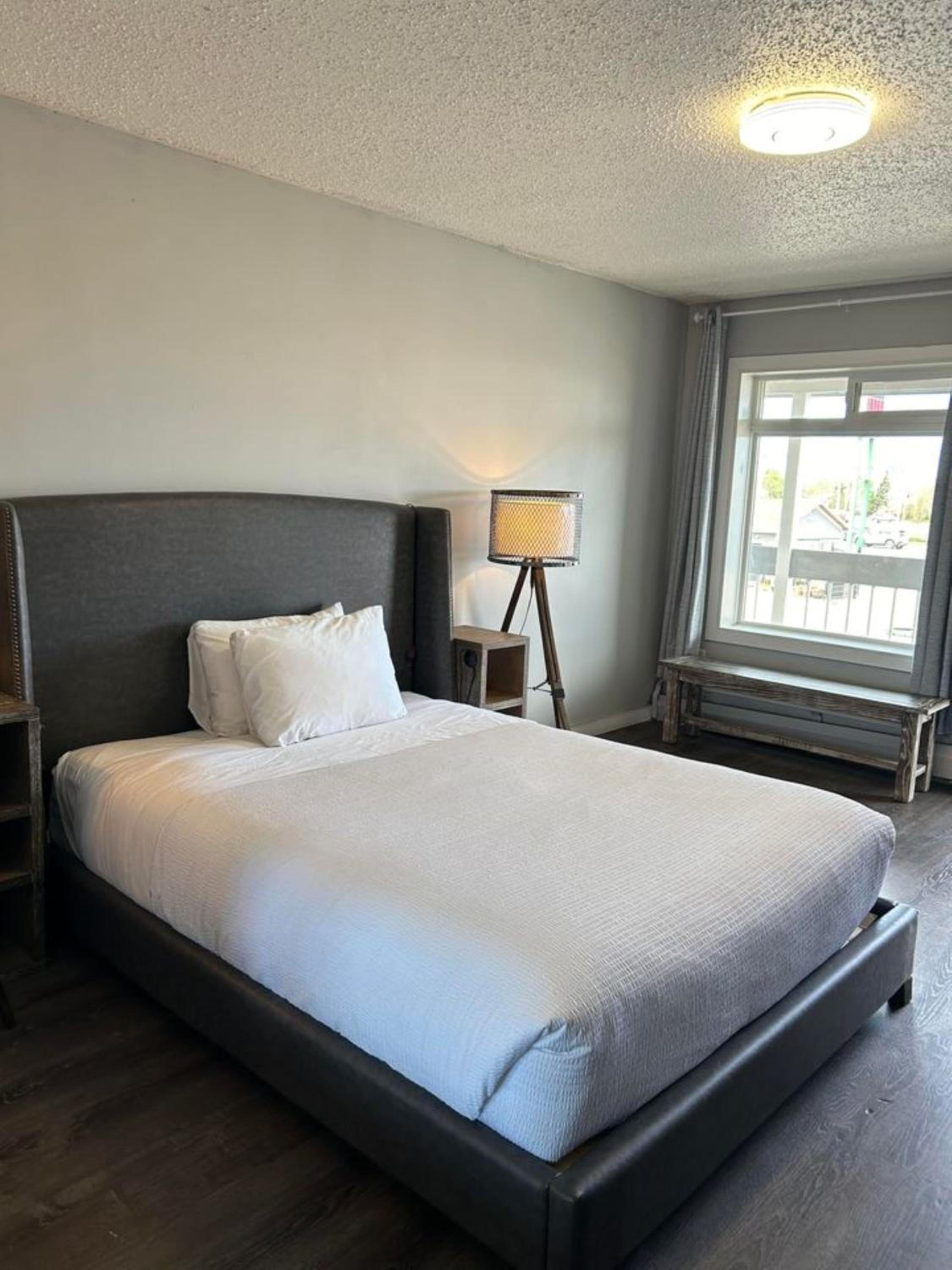 Grande Prairie Vacations - Parkside Inn - Property Image 4