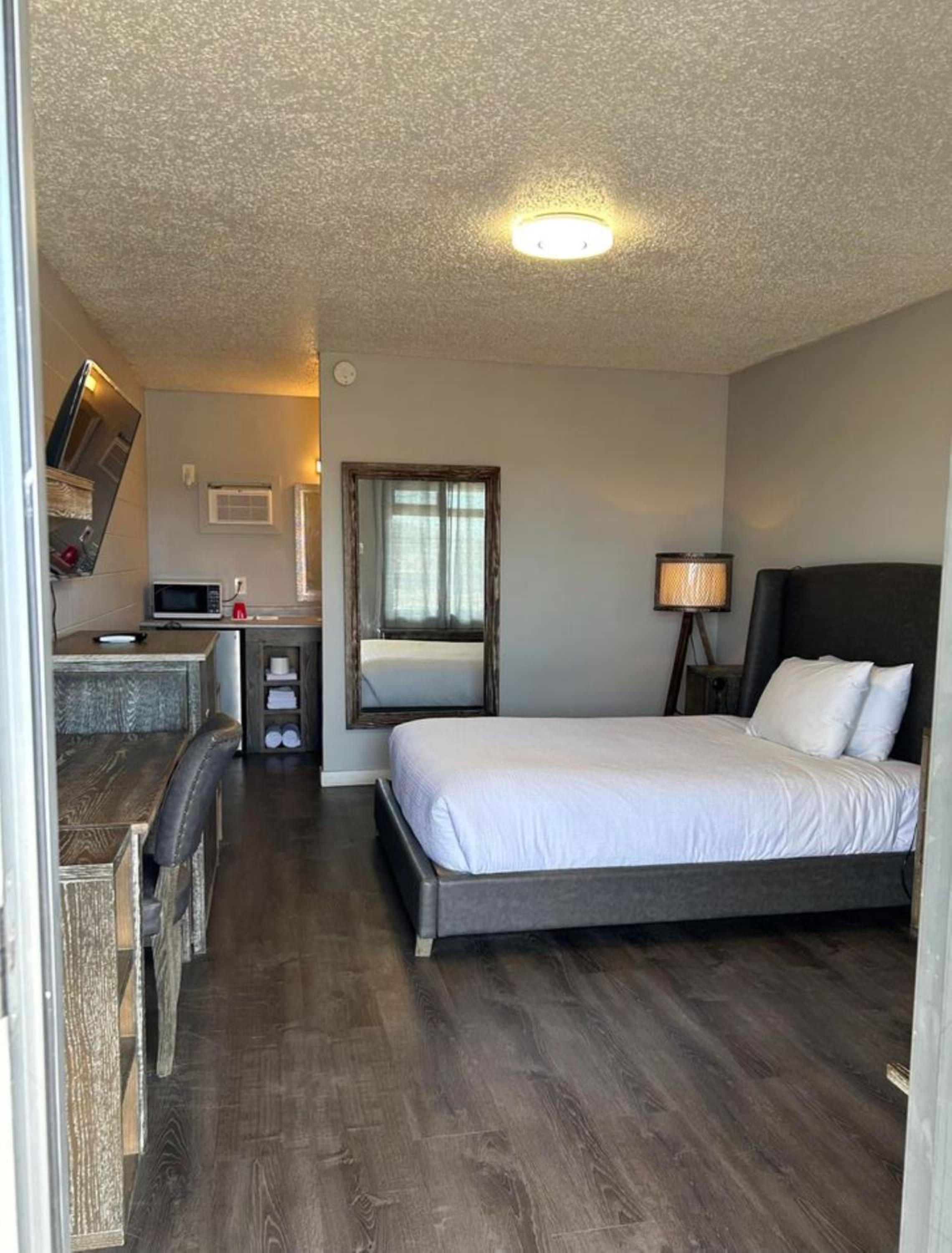 Grande Prairie Vacations - Parkside Inn - Property Image 3