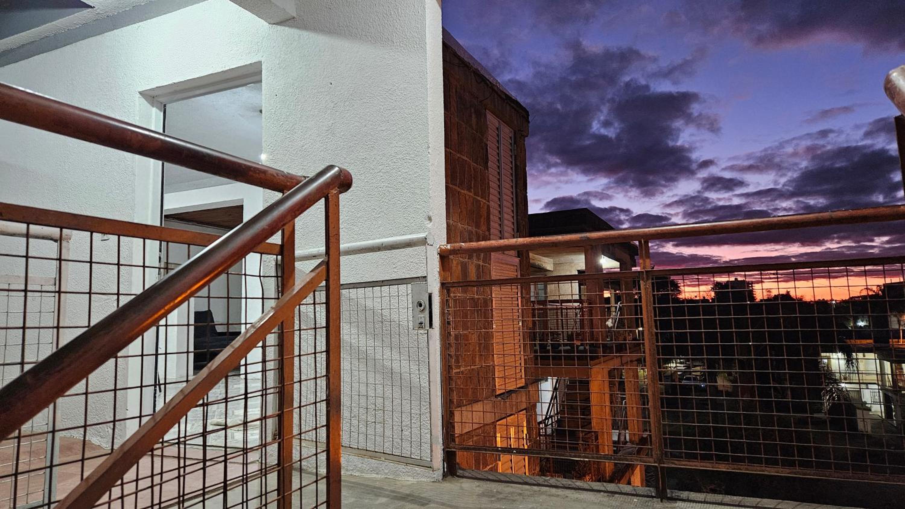 Departamento dos dormitorios en 3er piso por escaleras