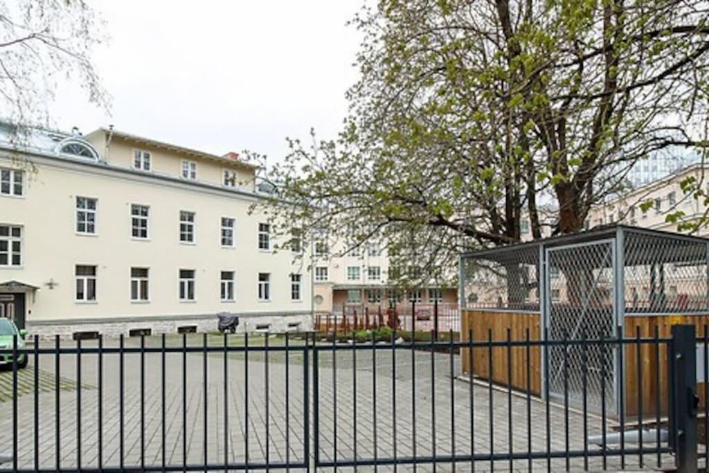Cozy 1-bedr in the centre near Old Town with private parking view 5