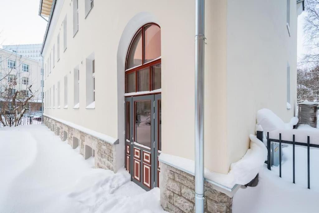Cozy 1-bedr in the centre near Old Town with private parking view 4