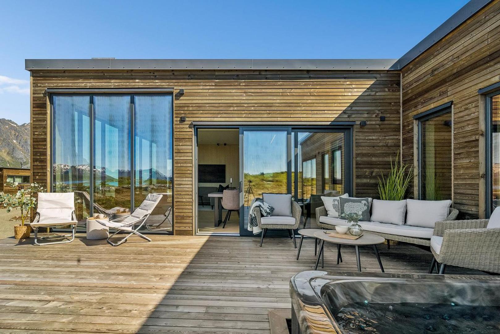 Luxury Cabin in beautiful Lofoten with Jacuzzi and sauna view 3