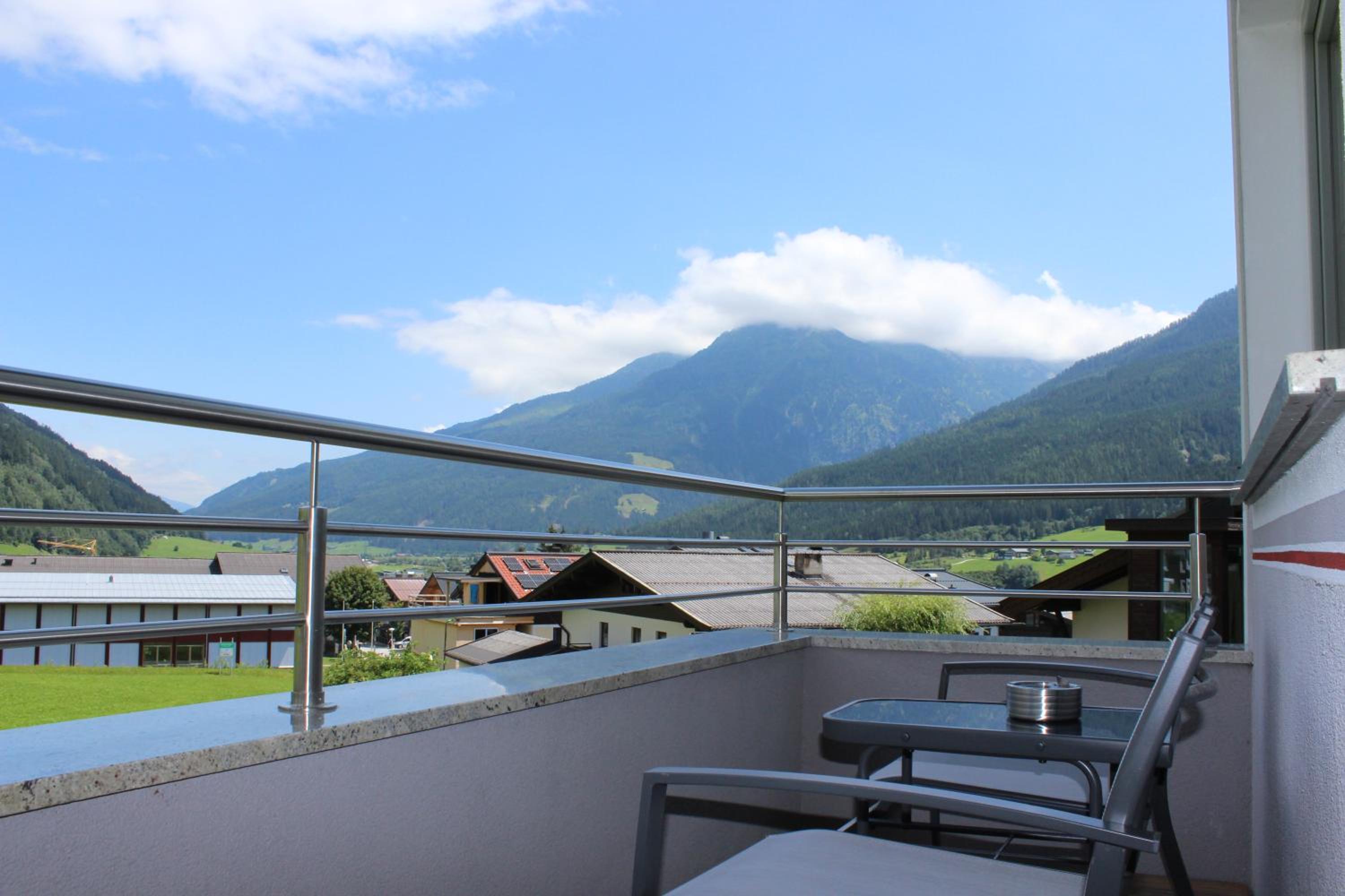 Ferienhaus Bergauf with Hot Tub