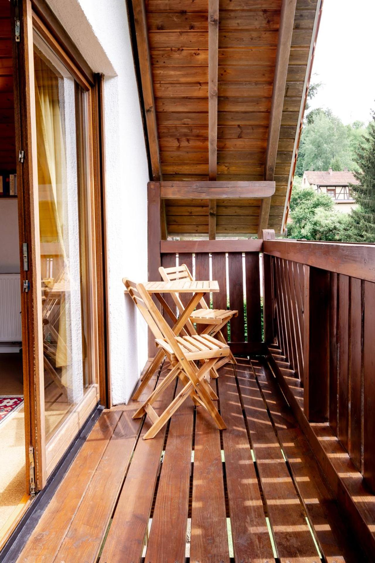 birds-nest Ferienwohnung Balkon Kaminofen