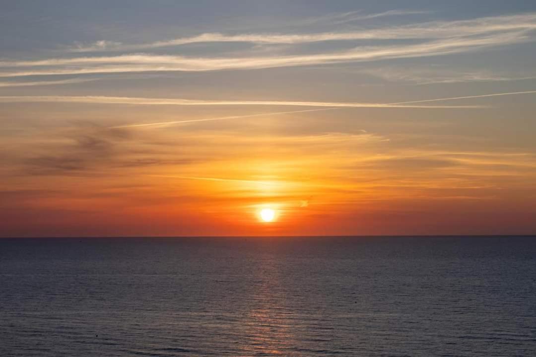 Sea View Luxury Apartment Victoria