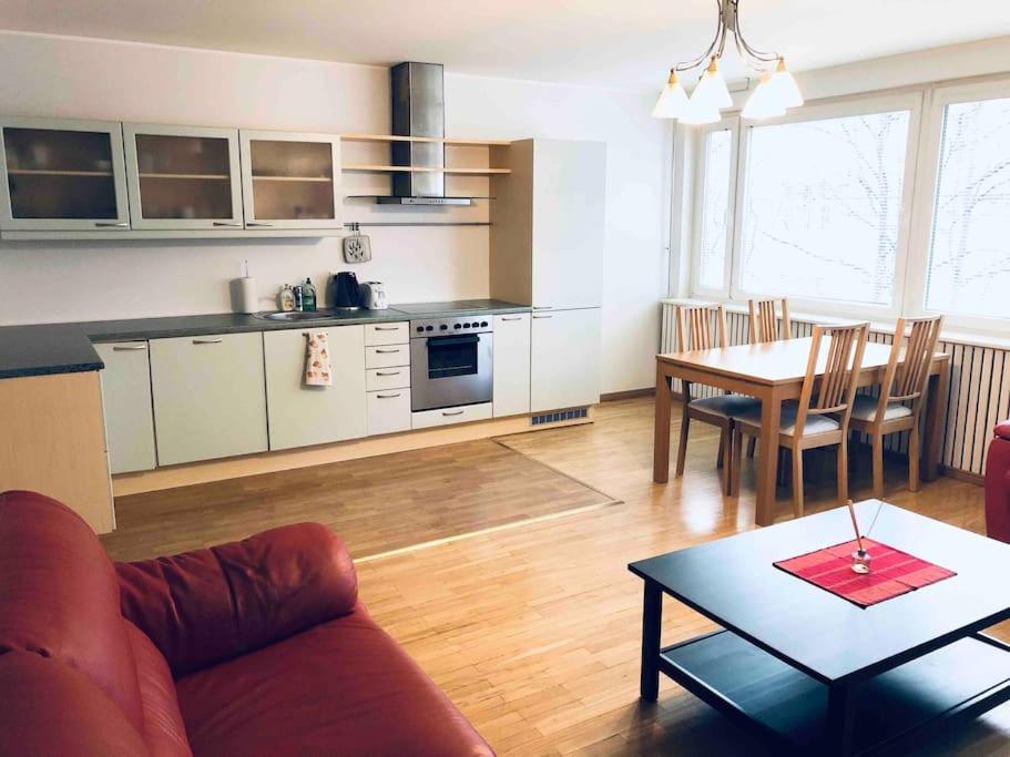 Cozy 3-room Apt heart of Tallinn - 3min to Old Town view 4