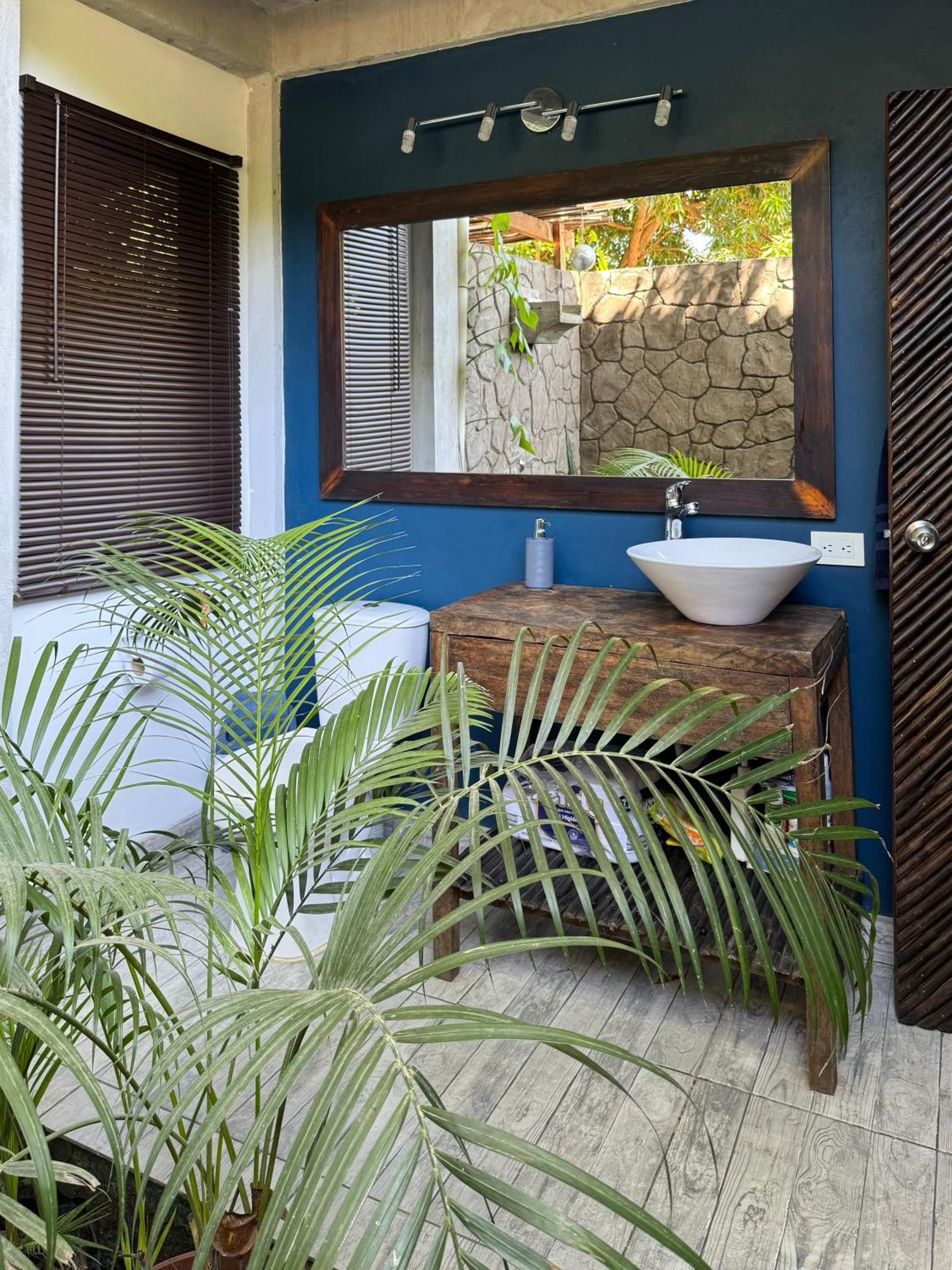 La Casita Debajo del Mango