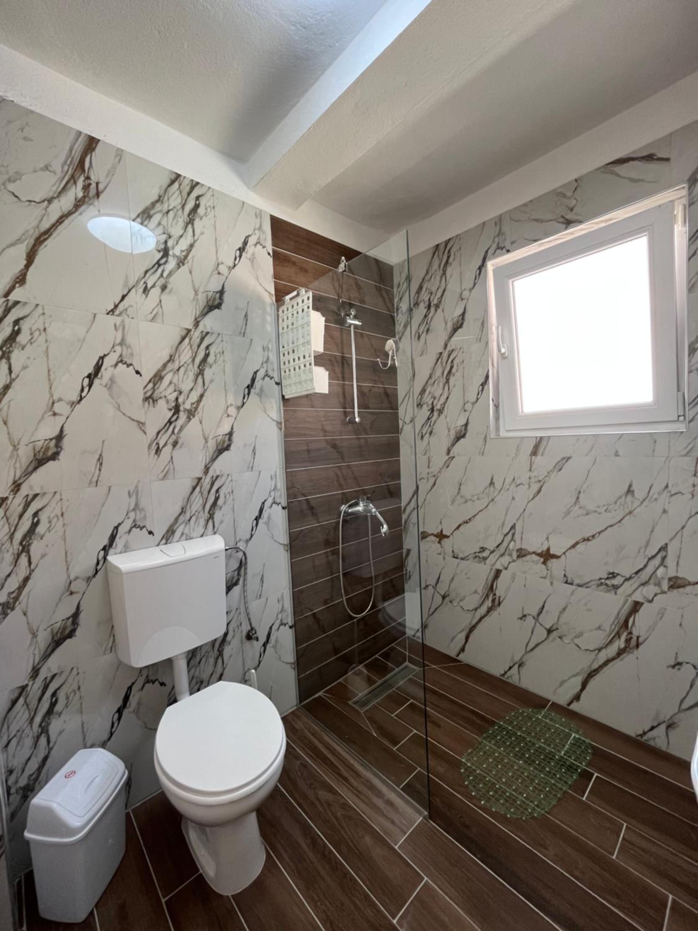 Lotos Apartments