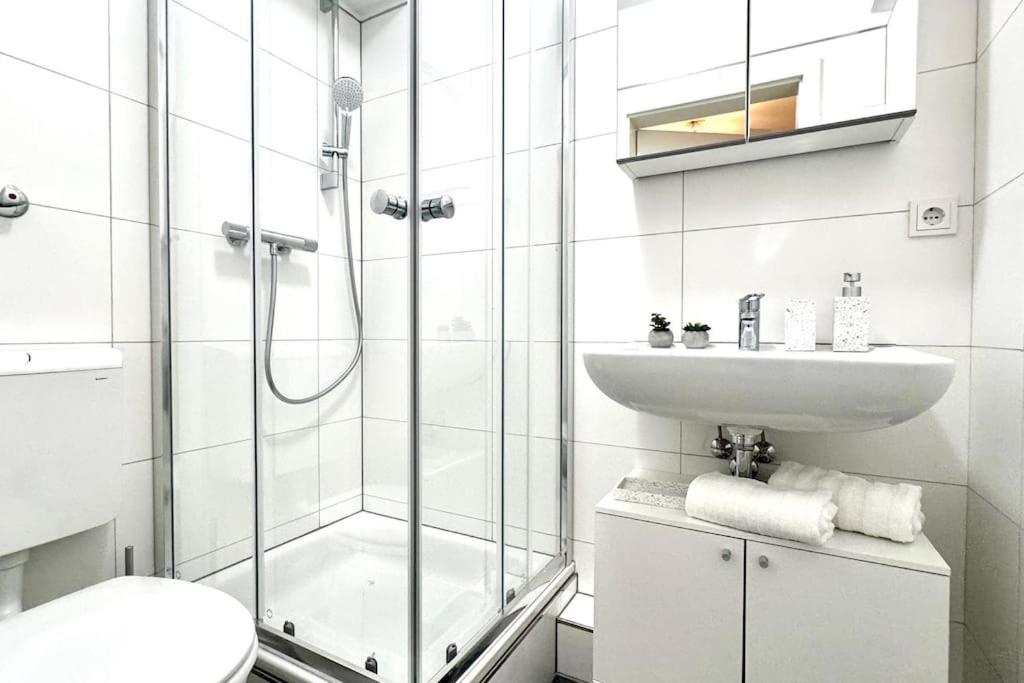 Dortmund Vacations - 15 Minuten Fuweg zum Stadion und Privatparkplatz - Property Image 25