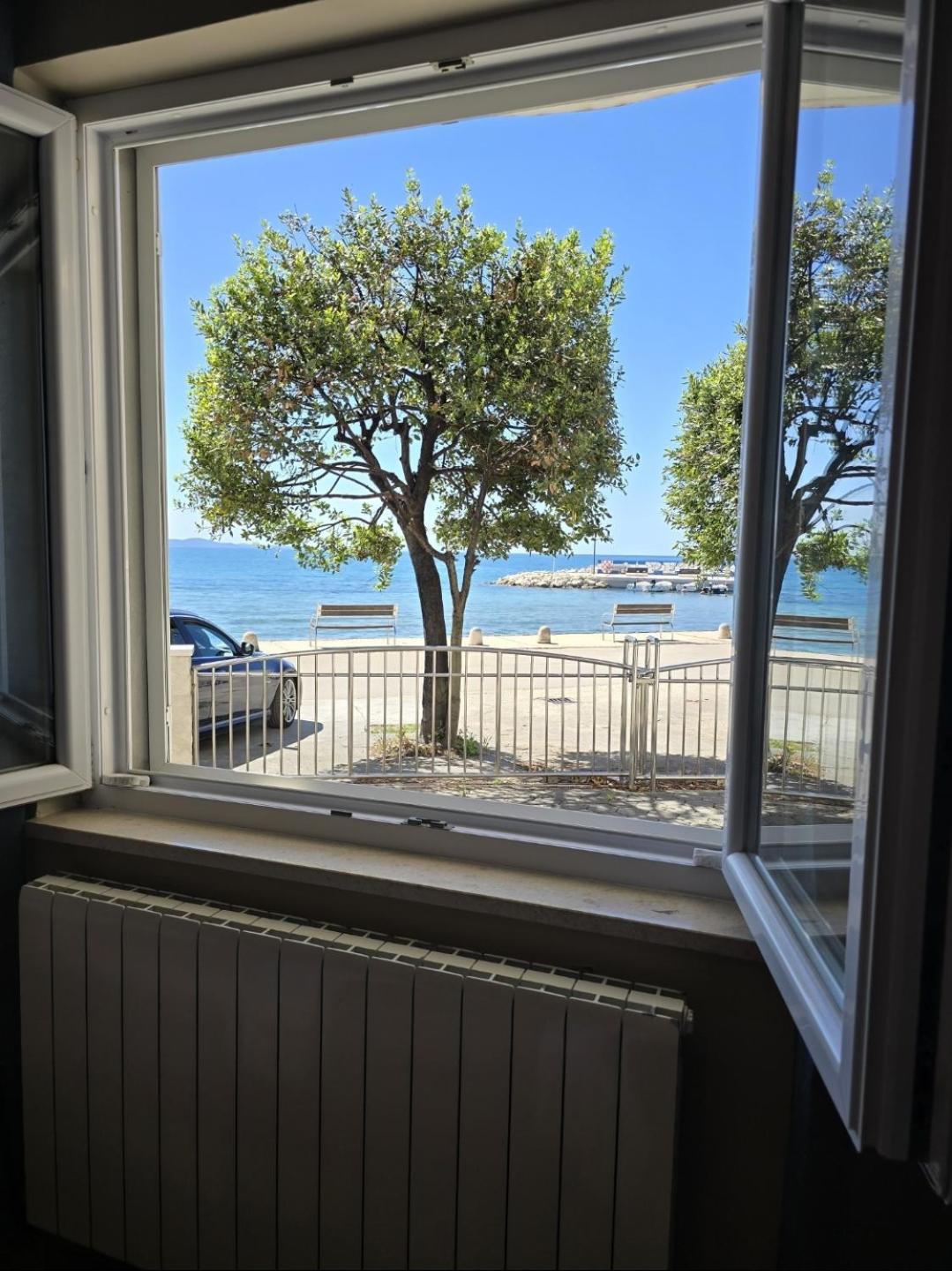 Apartment by the sea